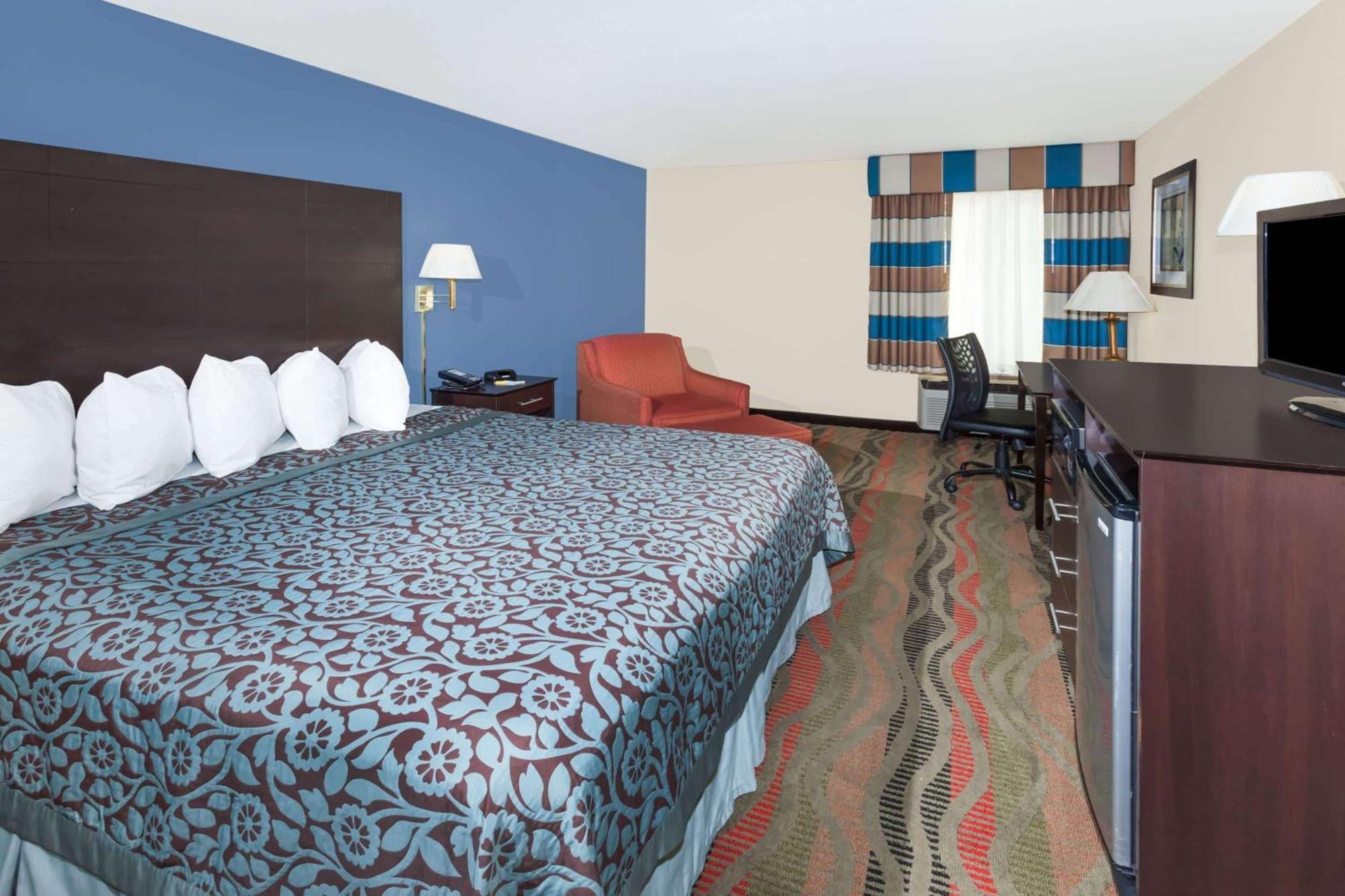 Days Inn By Wyndham Springfield Exterior photo