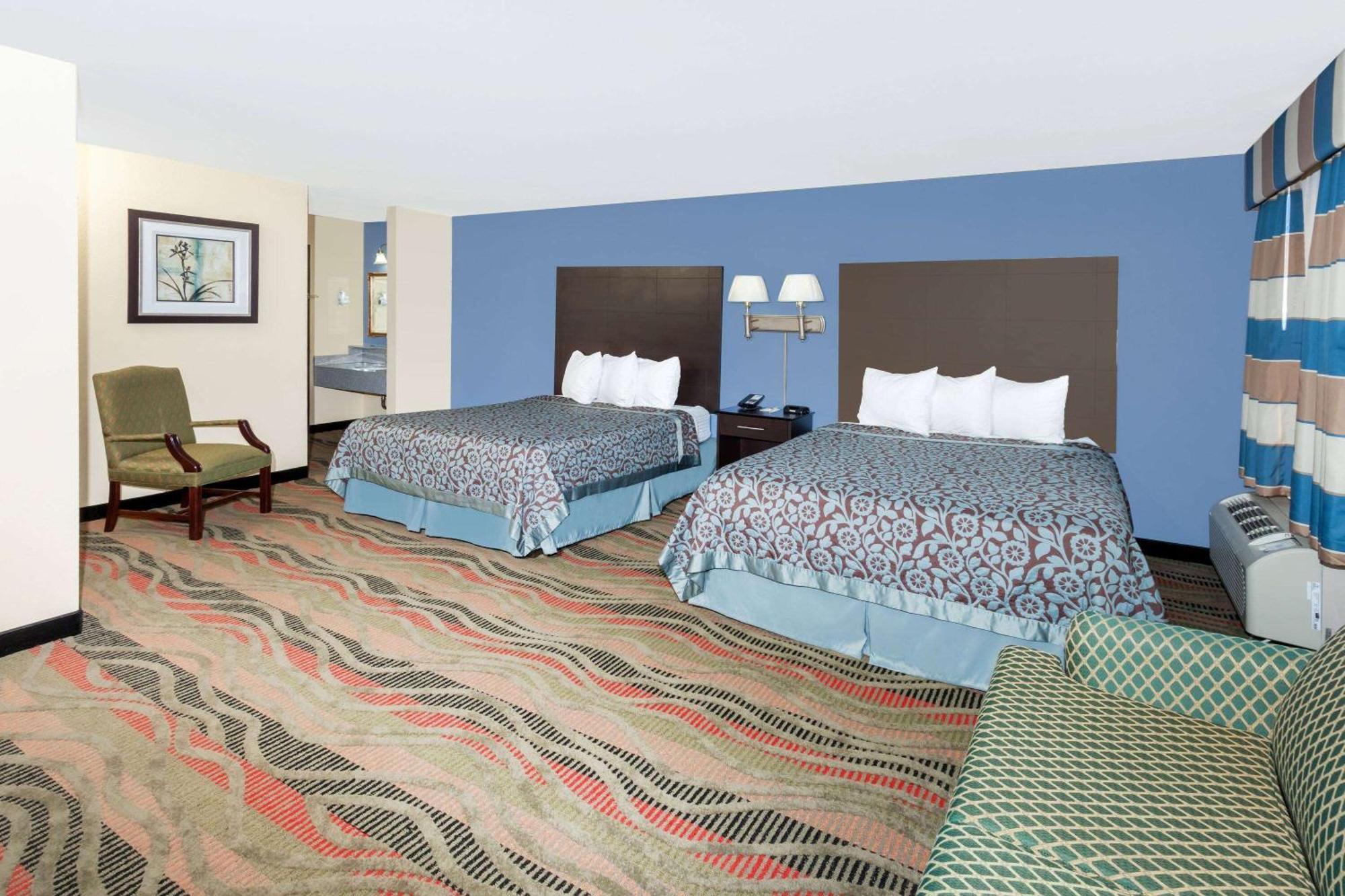 Days Inn By Wyndham Springfield Exterior photo