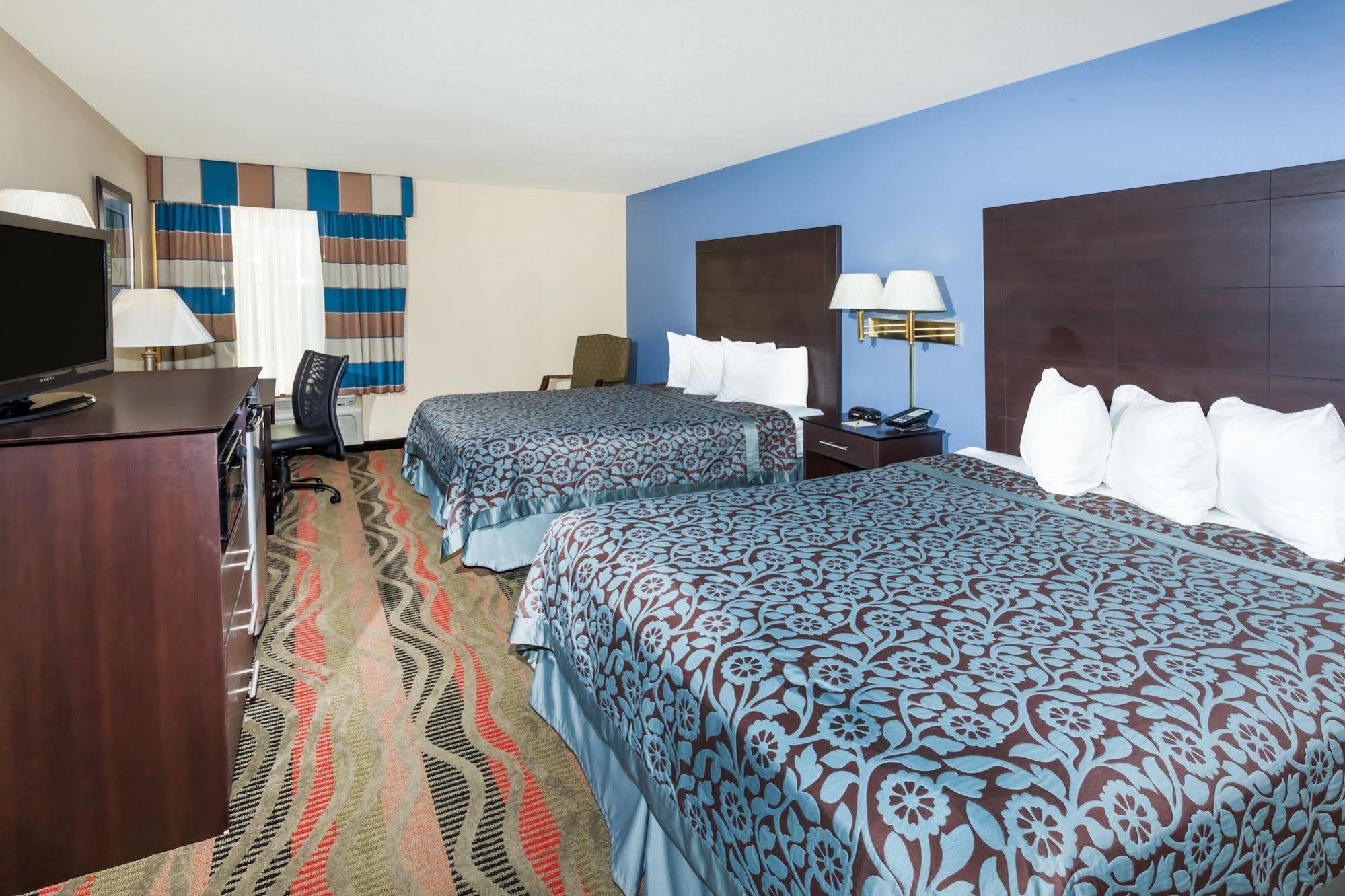 Days Inn By Wyndham Springfield Exterior photo