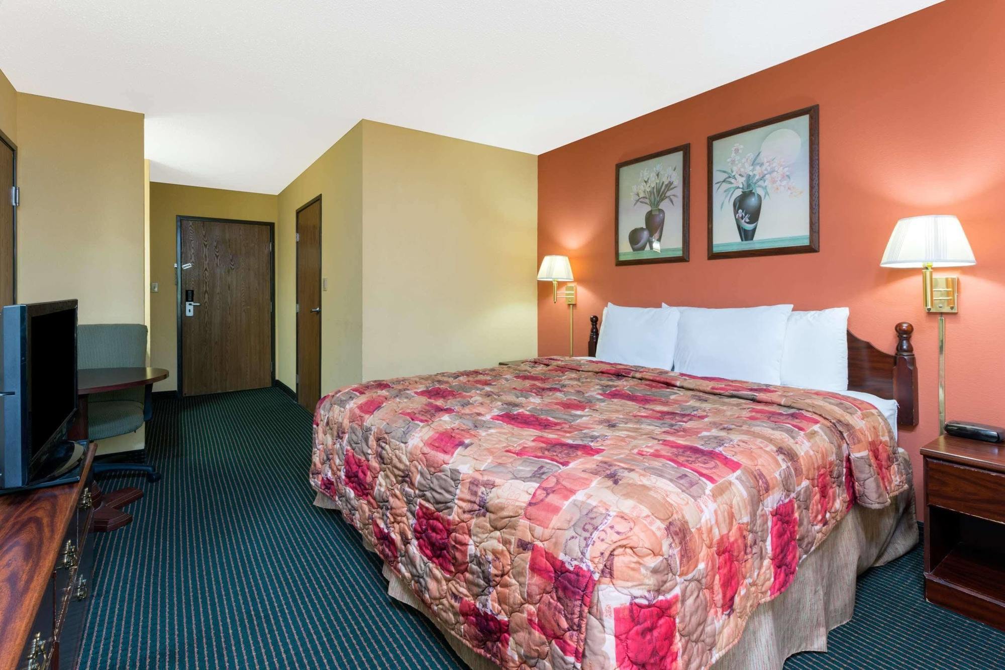 Days Inn By Wyndham Springfield Exterior photo