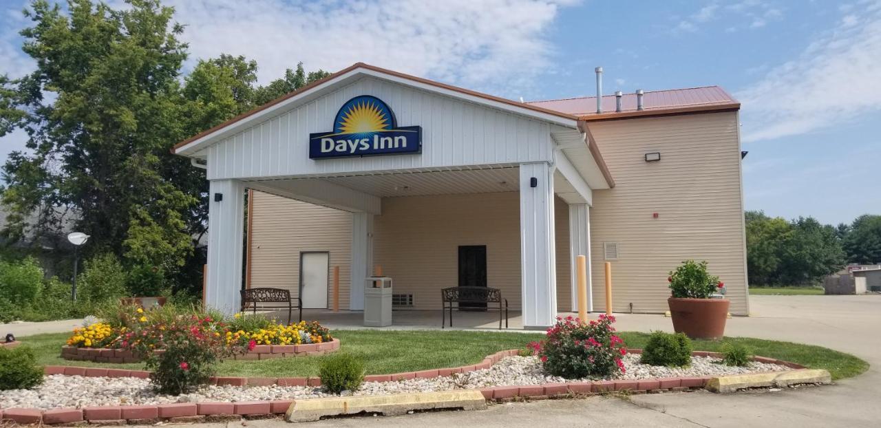 Days Inn By Wyndham Springfield Exterior photo